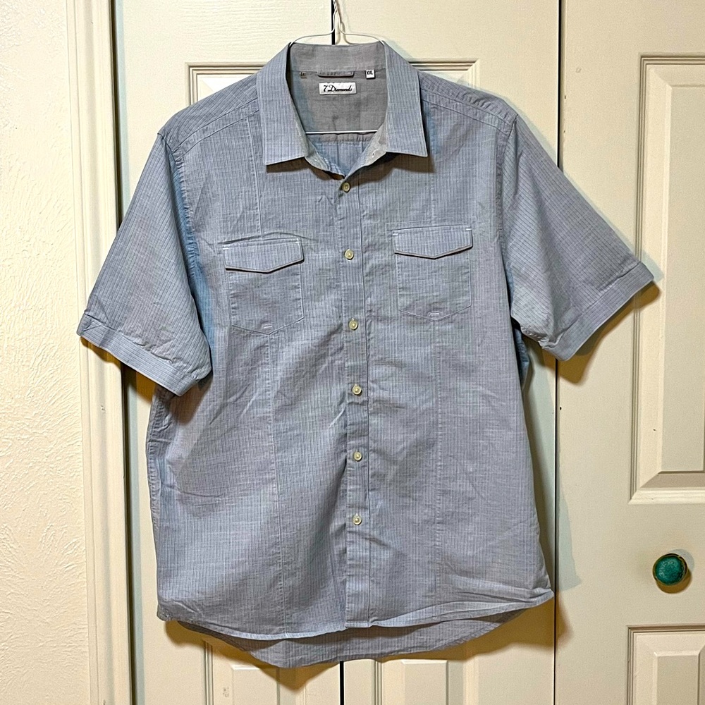 7 Diamonds men’s light blue short sleeve button up shirt. Size XXL.